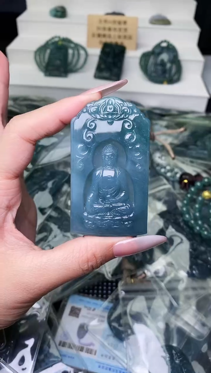 颈饰未镶嵌翡翠 