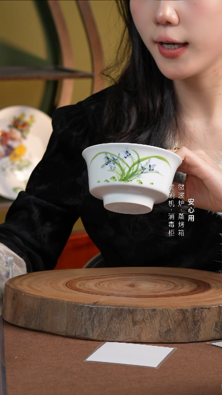 瓷景德镇高温手绘釉下彩4.75英寸金钟碗兰花