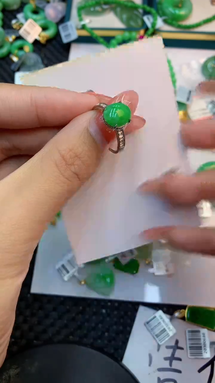 颈饰未镶嵌翡翠1