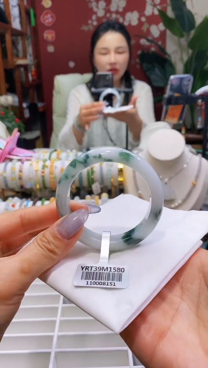 【闪购商品】翡翠手镯未镶嵌28牛奶底飘花52.6/12.1*8.2