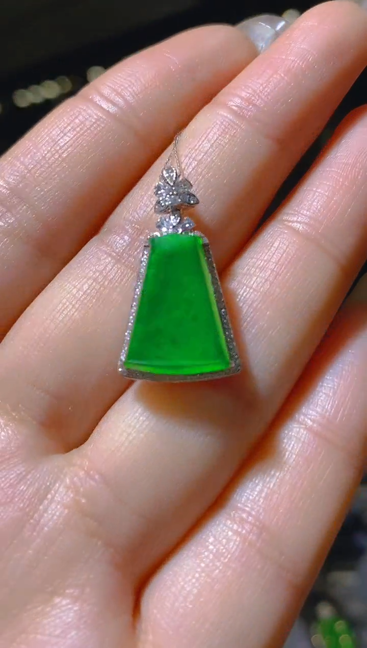 【闪购商品】翡翠吊坠(赠链)18K金镶嵌036     