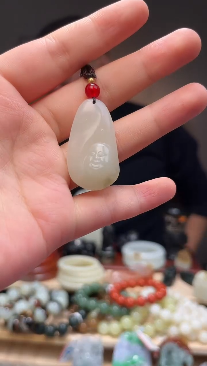 颈饰未镶嵌和田玉吊坠