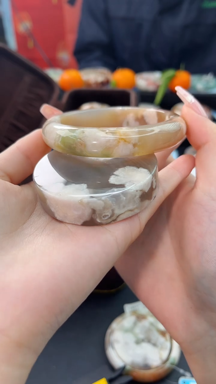 【闪购商品】石英质玉手镯未镶嵌赠送镯心（60圈口）