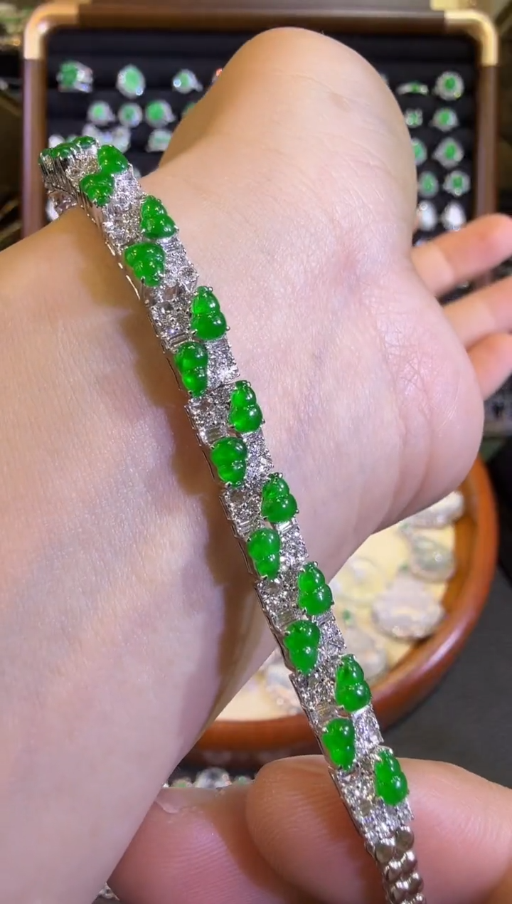 【闪购商品】18K金镶嵌翡翠手链小帝王色葫芦手链