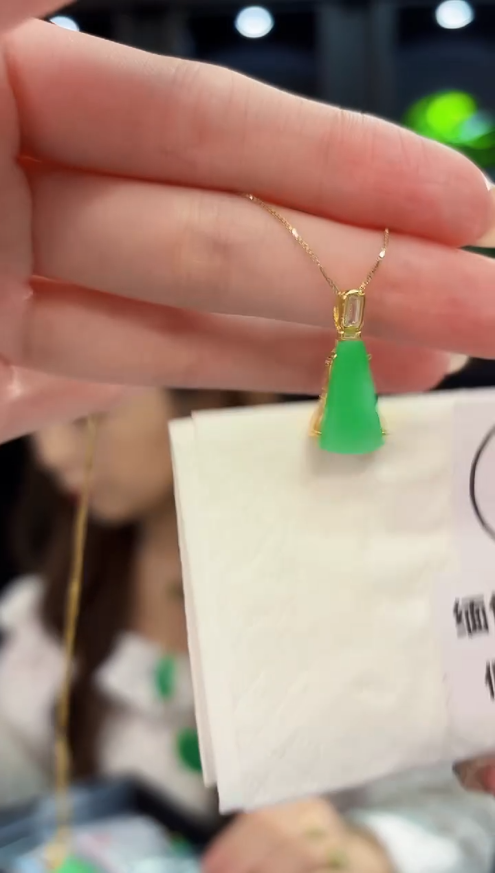 翡翠未镶嵌吊坠(不含链) 缅缅料A货/多样性发货/一件