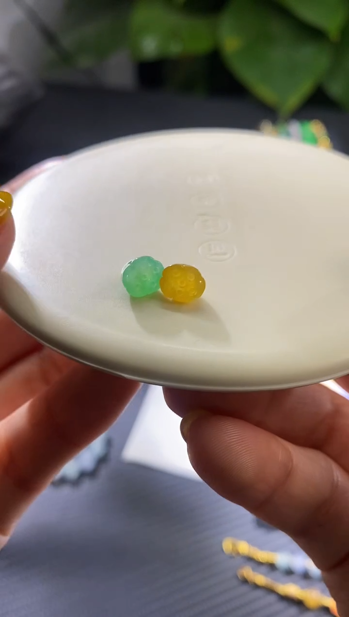 【闪购商品】翡翠挂件未镶嵌一对莲蓬