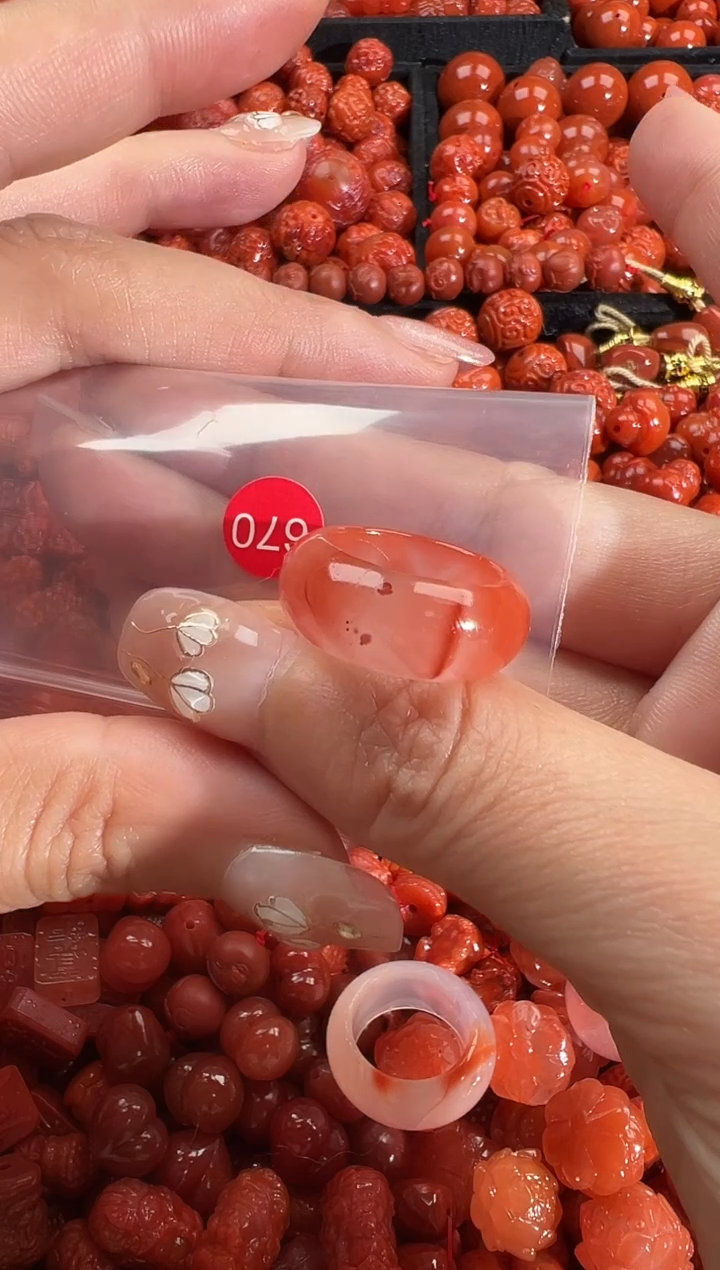 颈饰未镶嵌南红玛瑙1