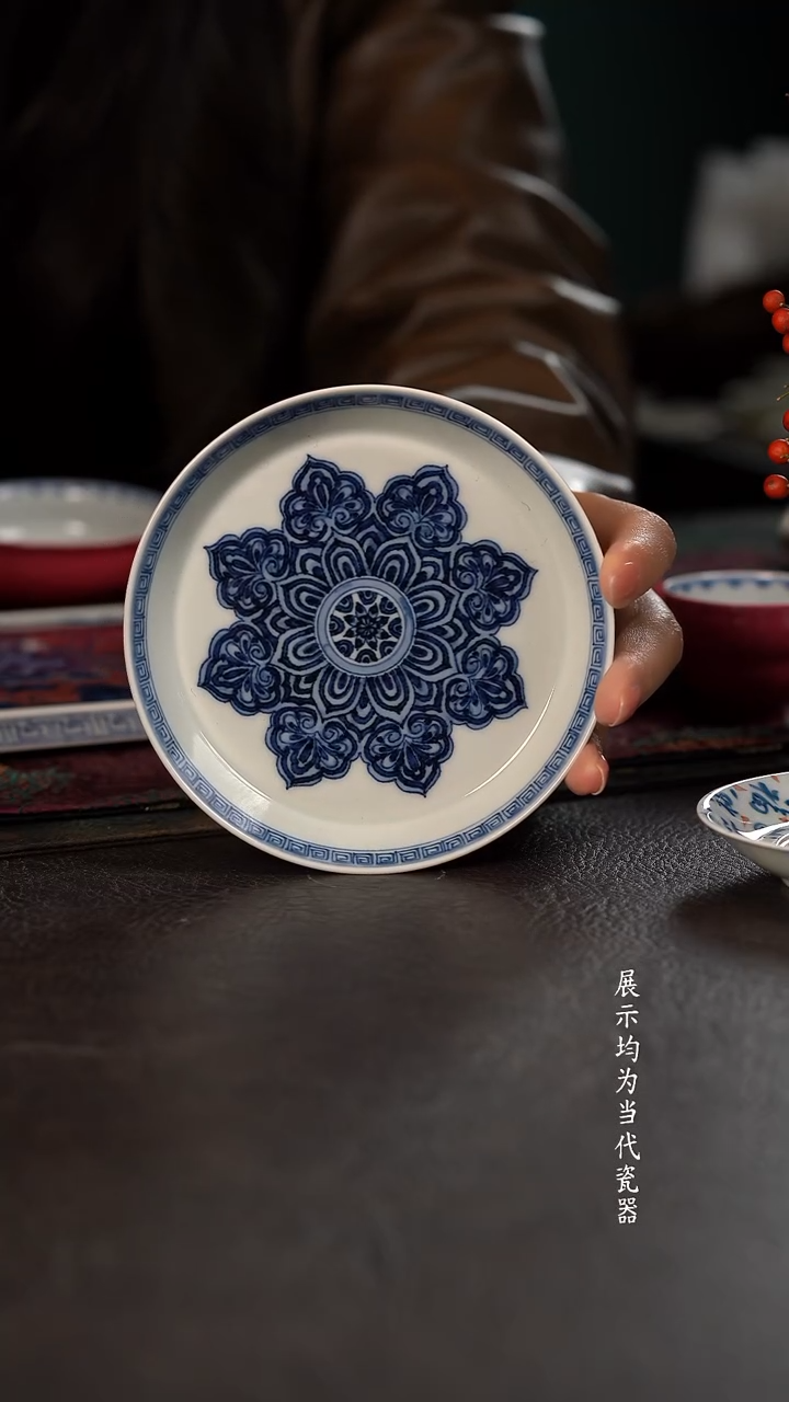 研山琢器唐宝相小直口壶承