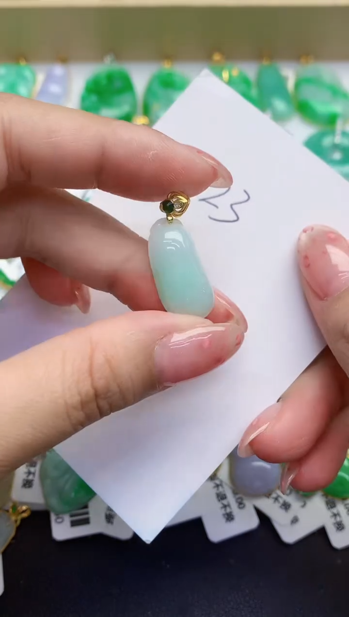 翡翠未镶嵌颈饰缅甸天然翡翠A货