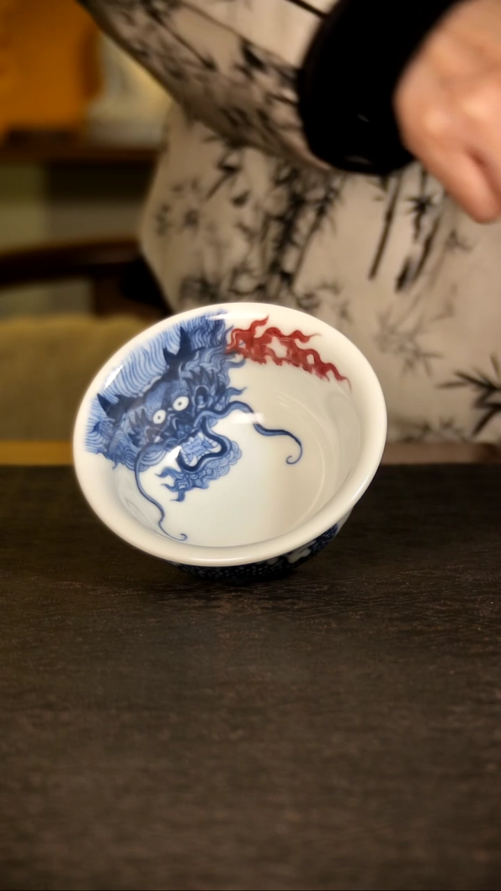 青花釉里红龙压手杯cj