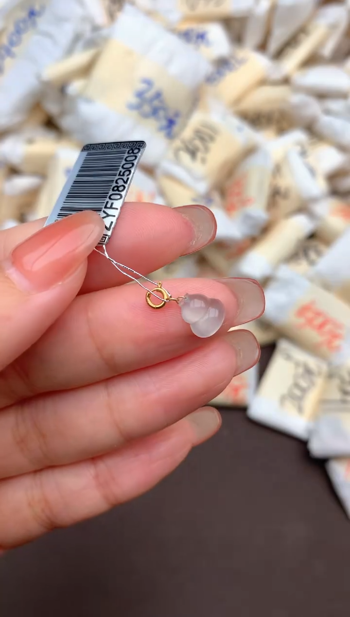 18K金镶嵌挂件翡翠一