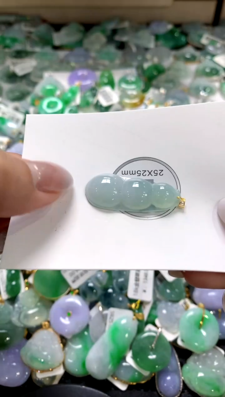 颈饰18K金镶嵌翡翠1111111111111111