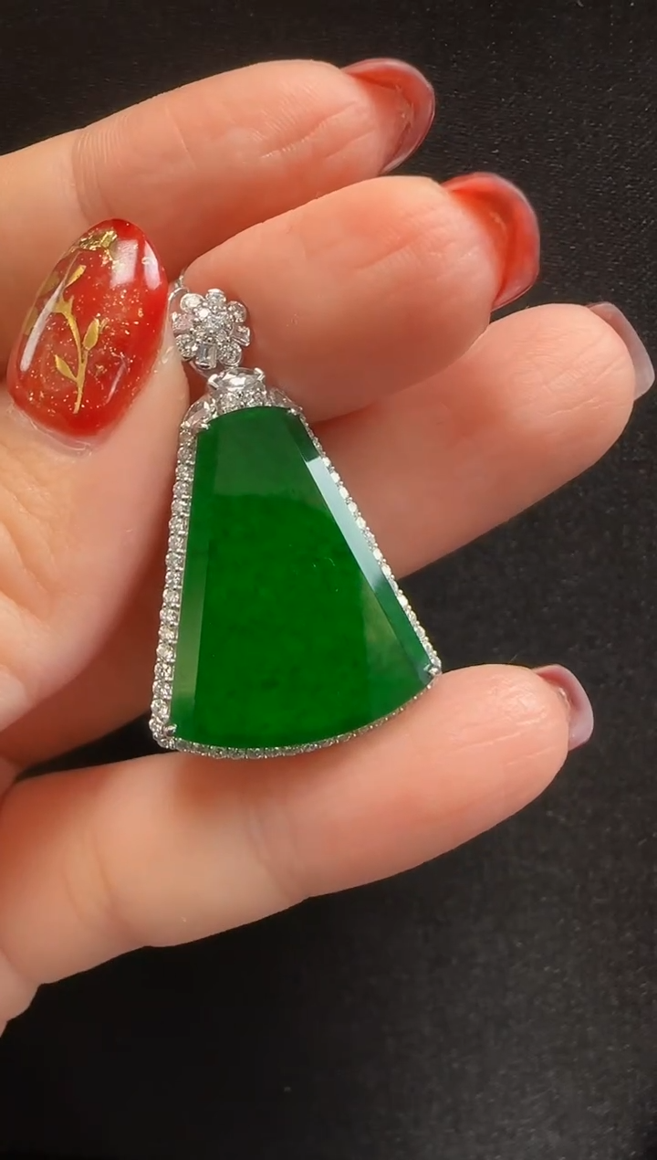 【闪购商品】翡翠颈饰18K金镶嵌548无事牌一个