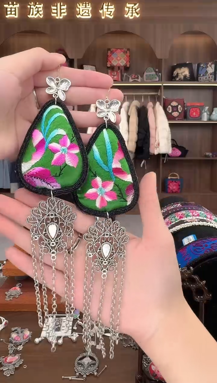 【闪购商品】织绣扶光苗绣传承181