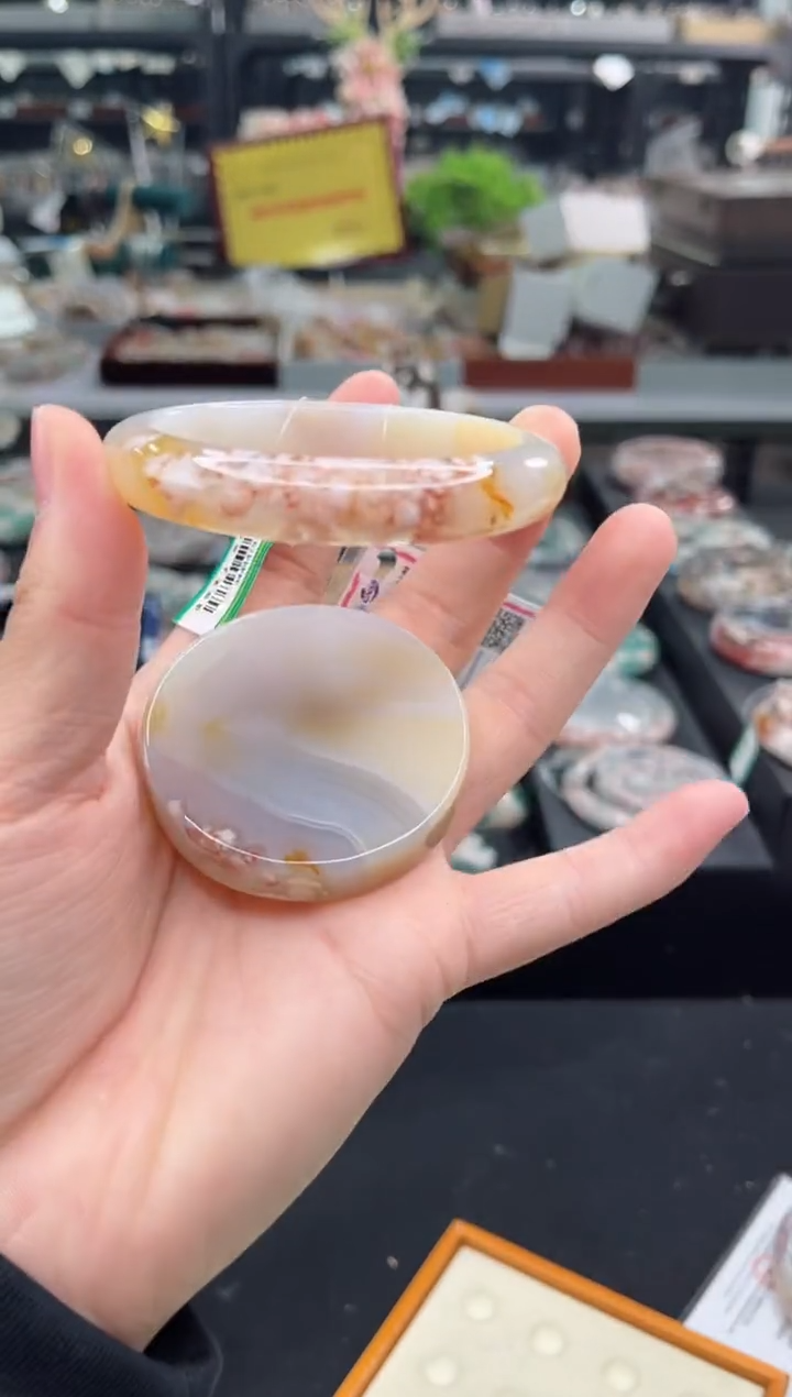 【闪购商品】石英质玉手镯未镶嵌56圈口（赠品镯心）3444479