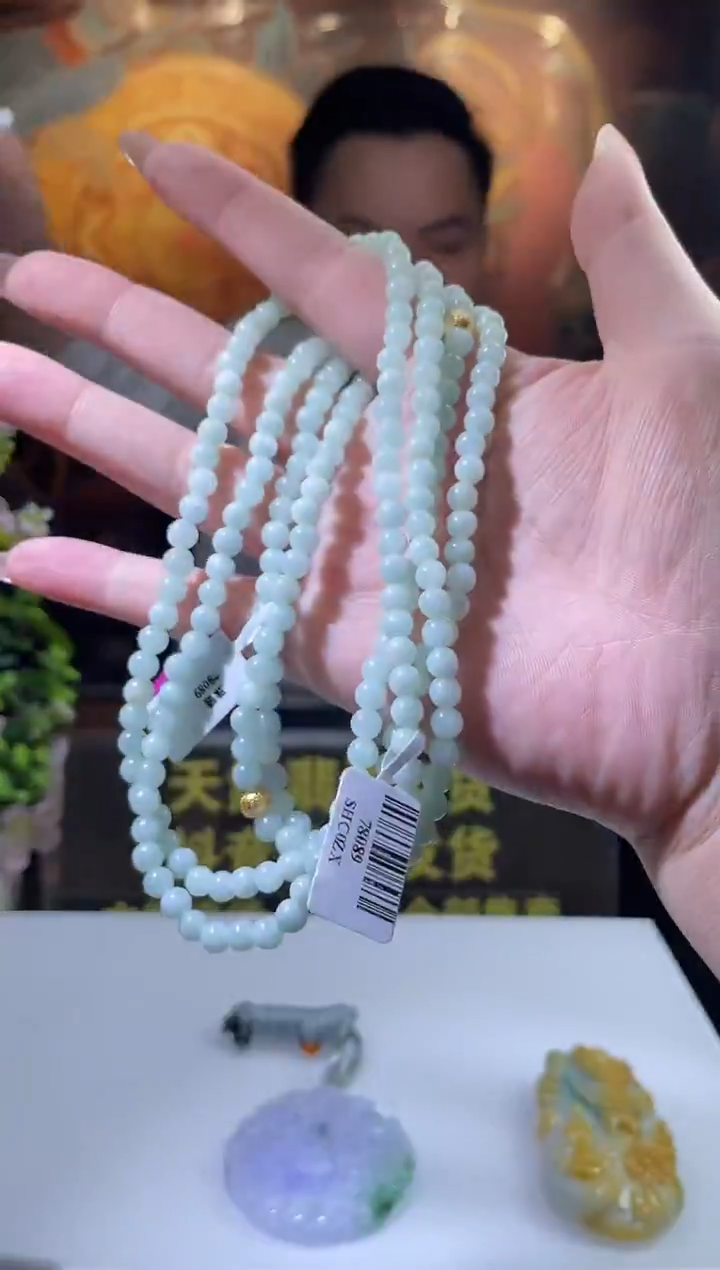 翡翠未镶嵌颈饰多样性发其一