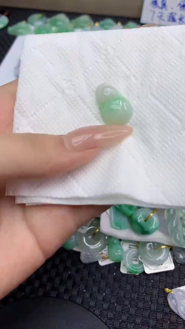 翡翠未镶嵌颈饰11111111