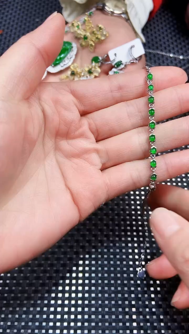 【闪购商品】翡翠手链未镶嵌11111111