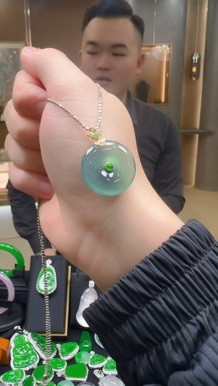 吊坠(不含链)18K金镶嵌翡翠多样性发货一件