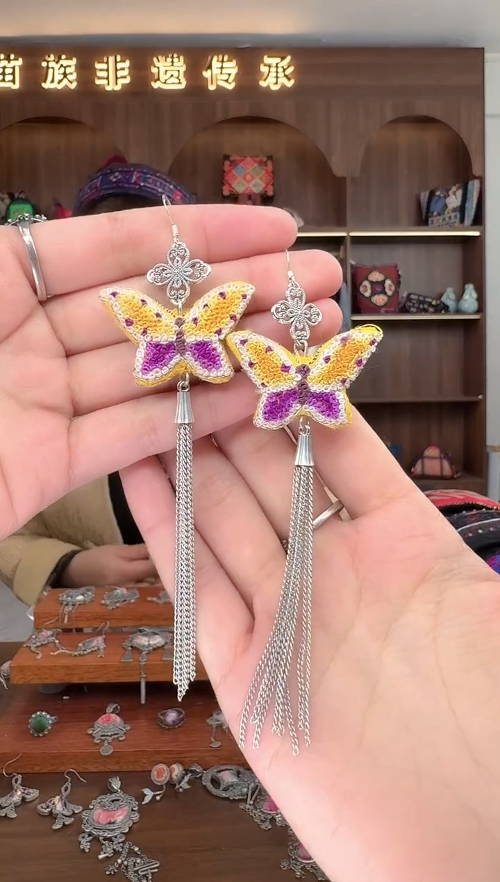 【闪购商品】织绣扶光苗绣传承180