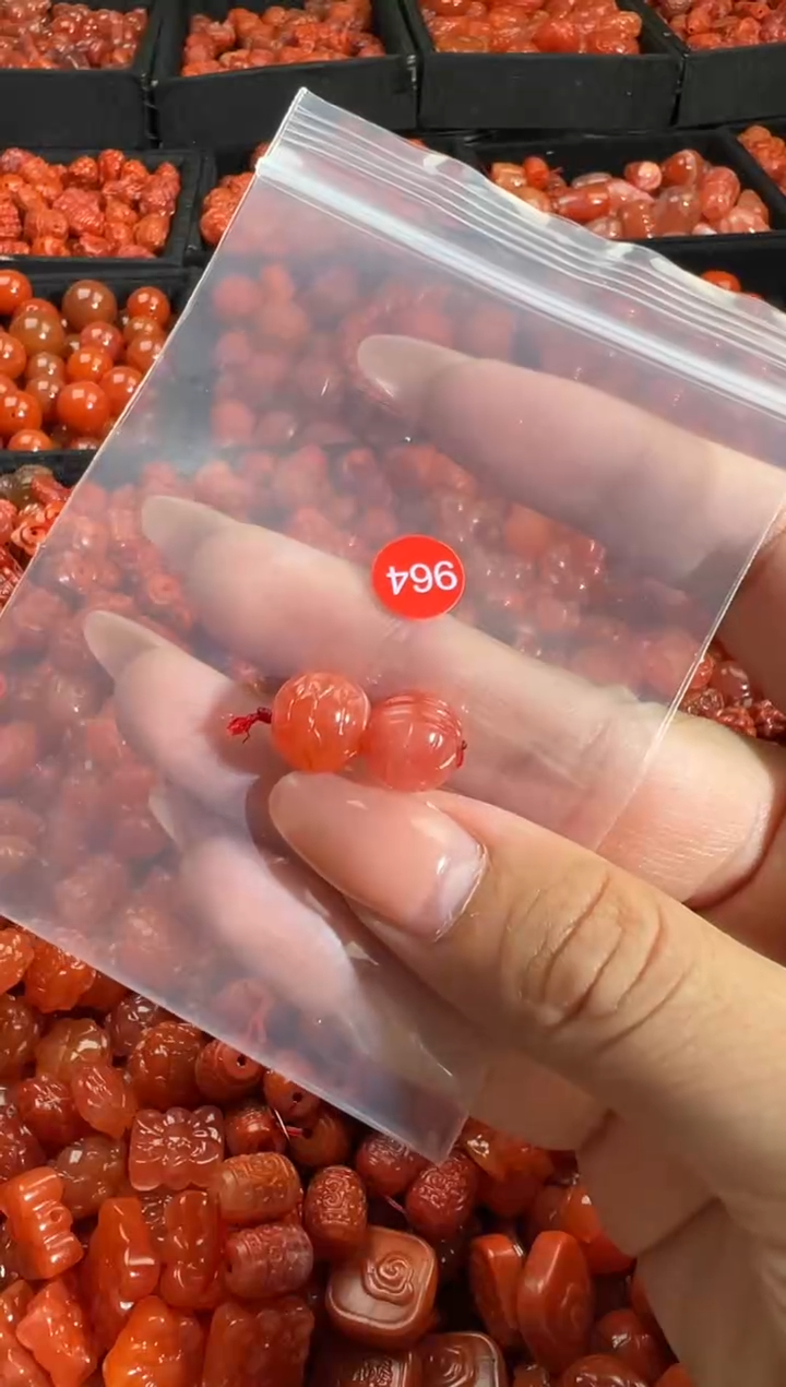 南红玛瑙未镶嵌颈饰1