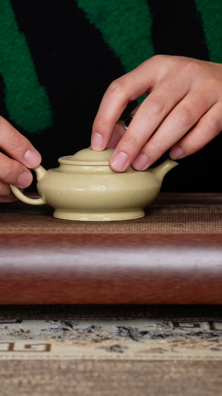 【闪购商品】紫砂茶壶合欢本绿半手工