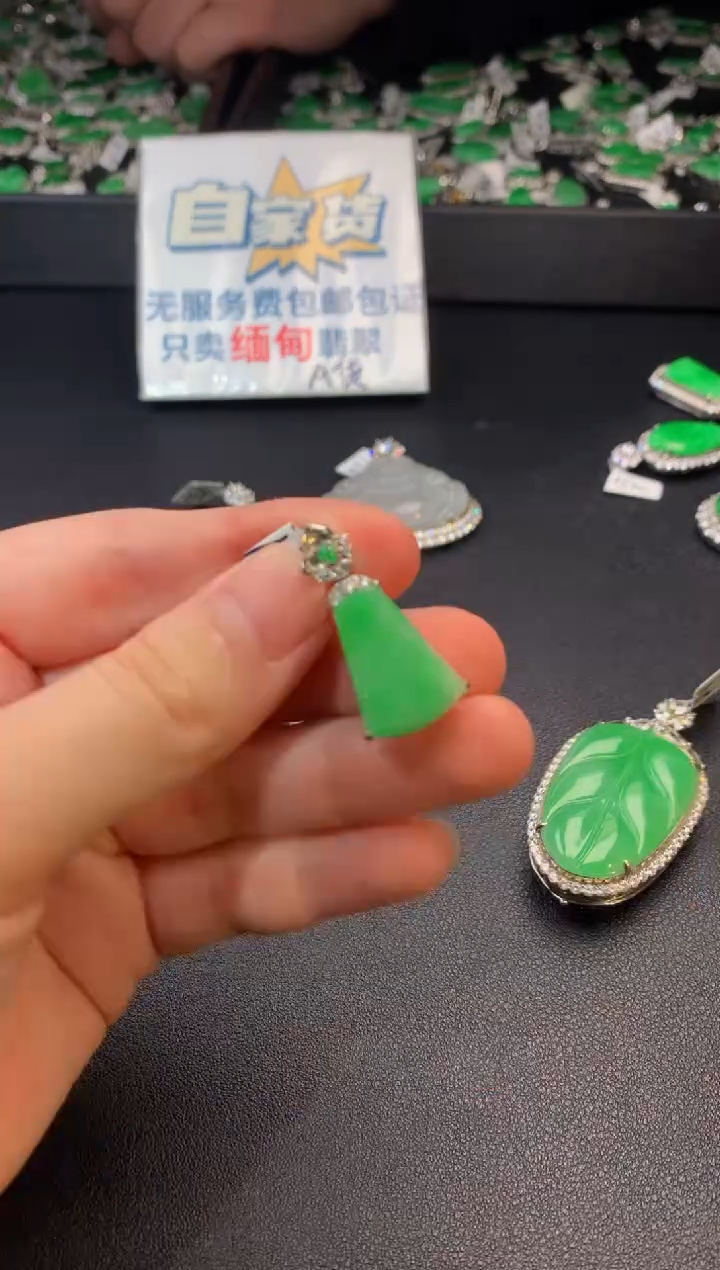 【闪购商品】翡翠颈饰银S925镶嵌翡翠