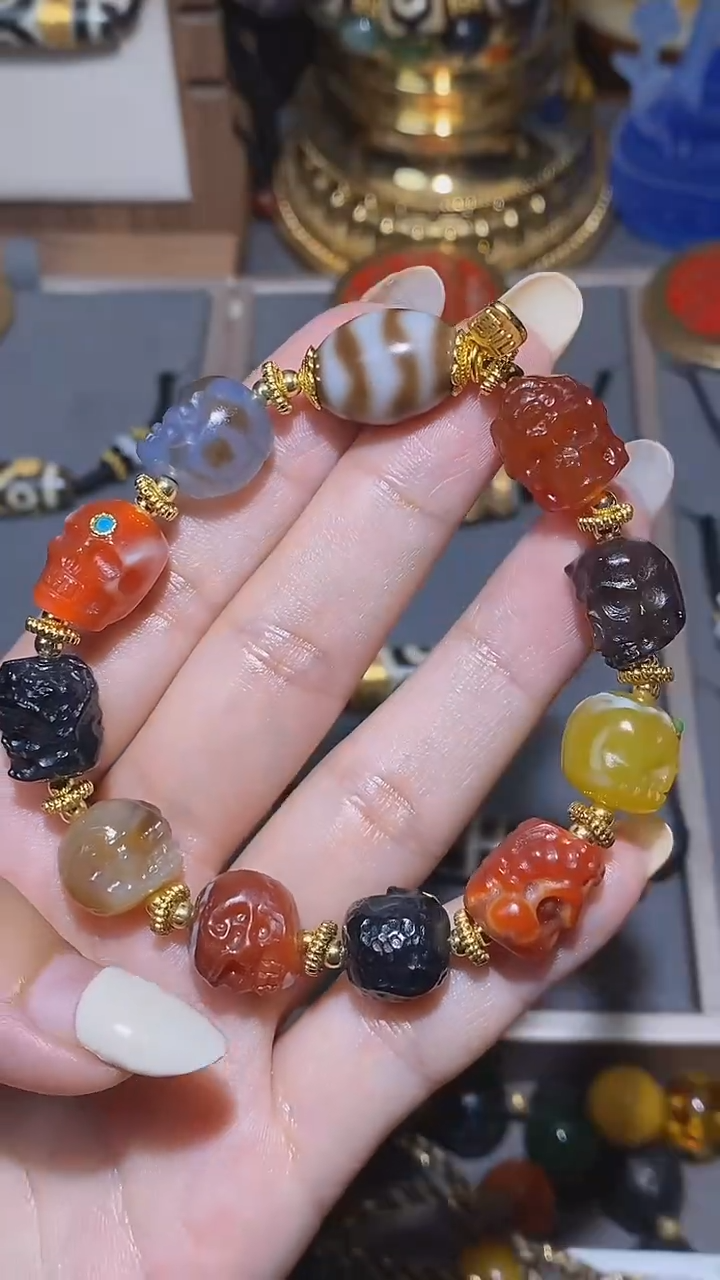 未镶嵌颈饰玛瑙/玉髓（覆膜）A28870-阿呆双牙牙多宝玛瑙手串