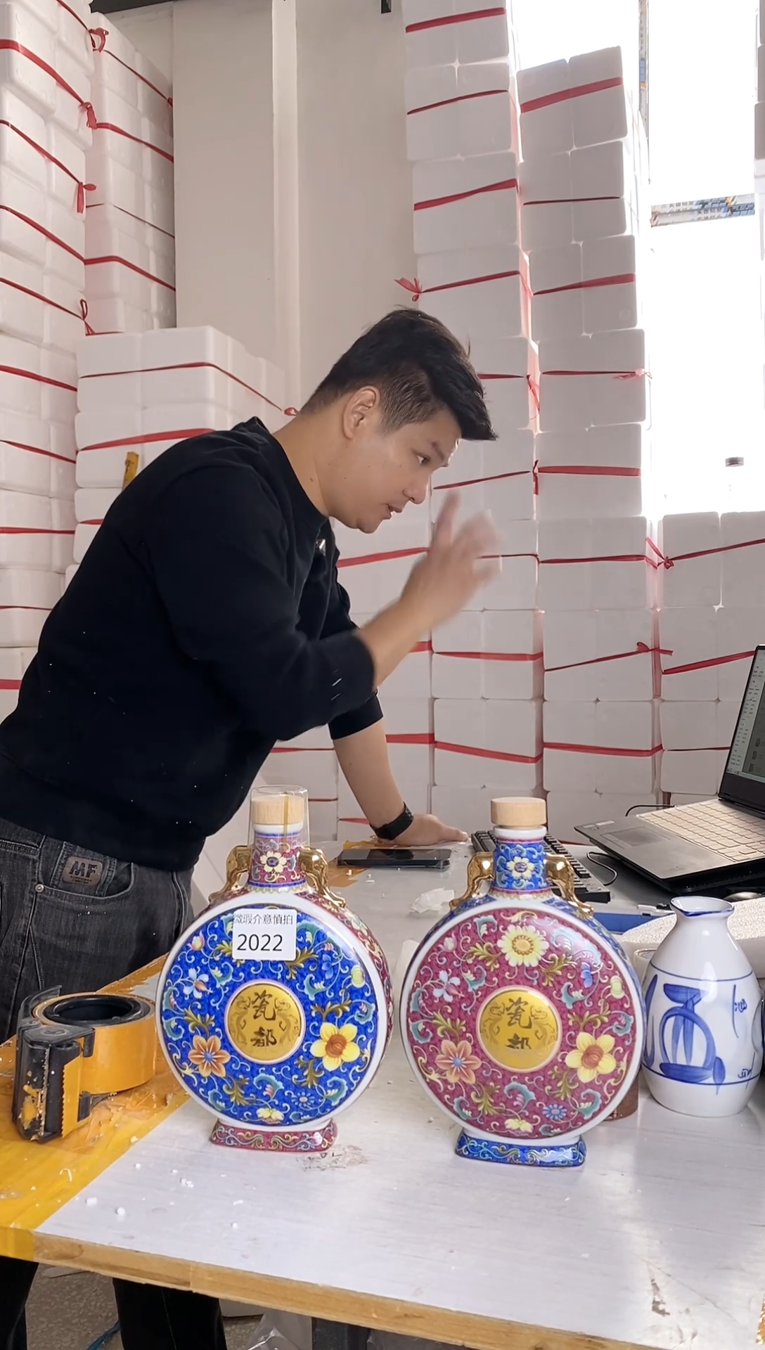 1斤2个 双耳抱月瓶 2022微瑕不支持退换