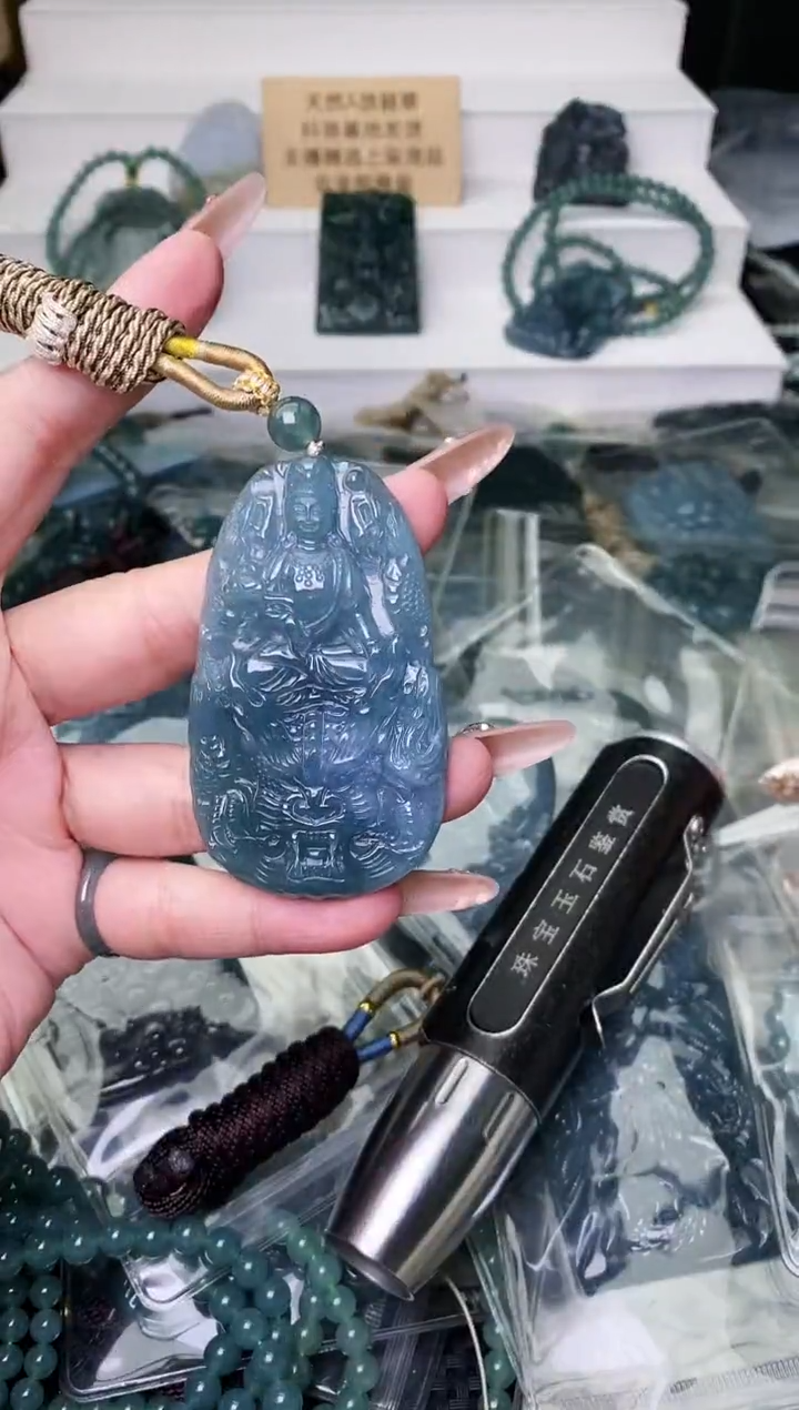 颈饰未镶嵌翡翠 