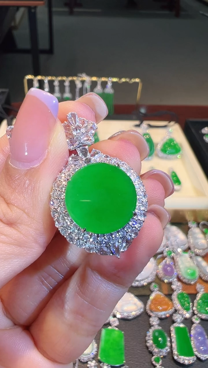 【闪购商品】翡翠吊坠(不含链)18K金镶嵌翡翠