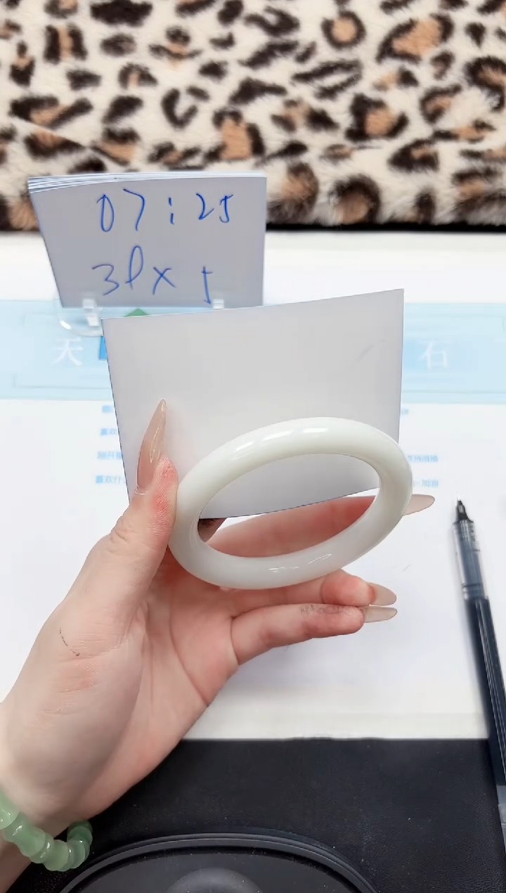 【闪购商品】石英质玉手镯未镶嵌204-60