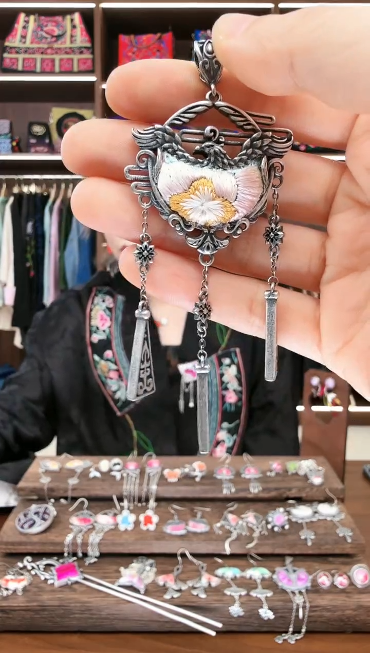 【闪购商品】织绣87蚩梦苗族古绣