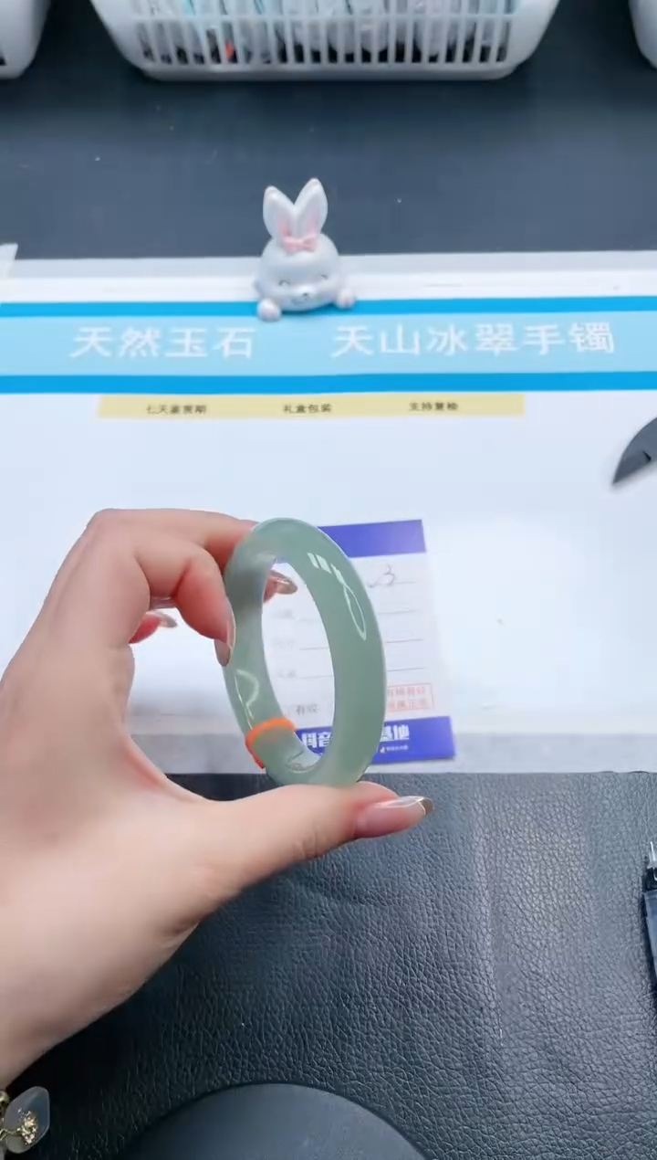 【闪购商品】石英质玉手镯未镶嵌20V3-56