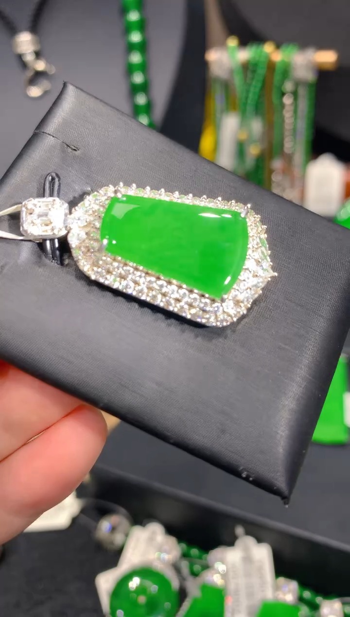 颈饰未镶嵌翡翠5一季