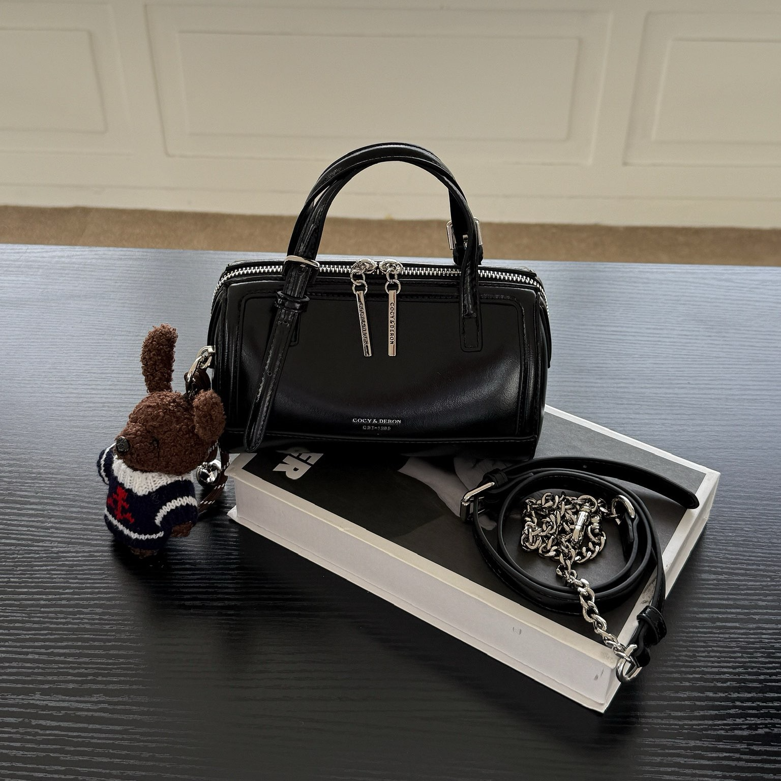 2026早春新款轻奢经典保龄球真皮包包单肩斜挎时尚百搭复古枕头包