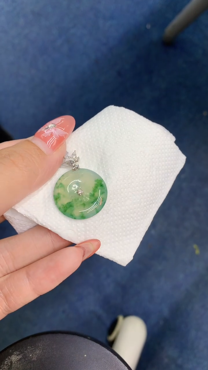颈饰18K金镶嵌翡翠1
