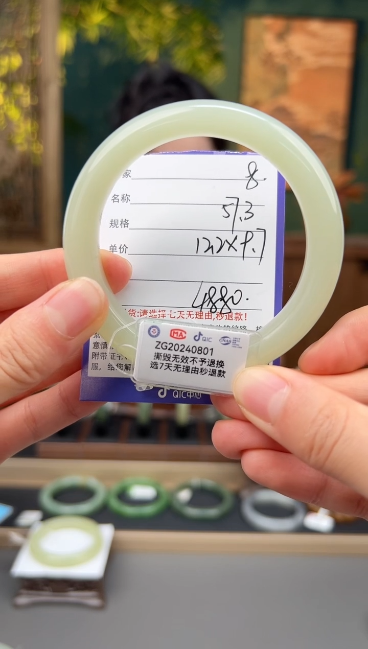 和田玉手镯未镶嵌Y**悦8微色差