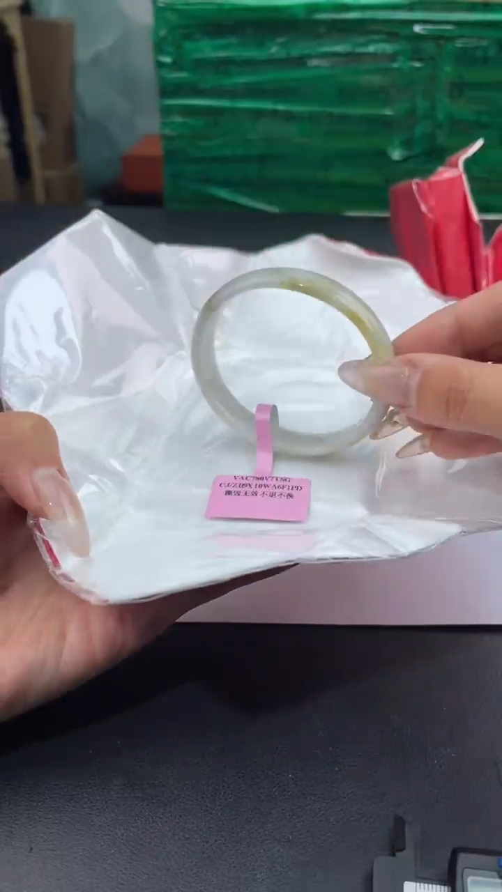 【闪购商品】翡翠手镯未镶嵌5翡翠手镯（微瑕）