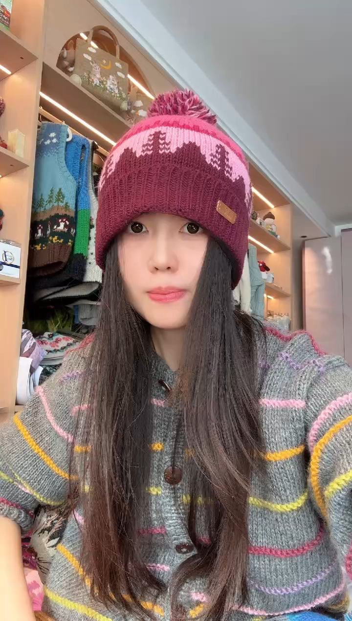 羊毛美利奴玫紫色小树翻边单球