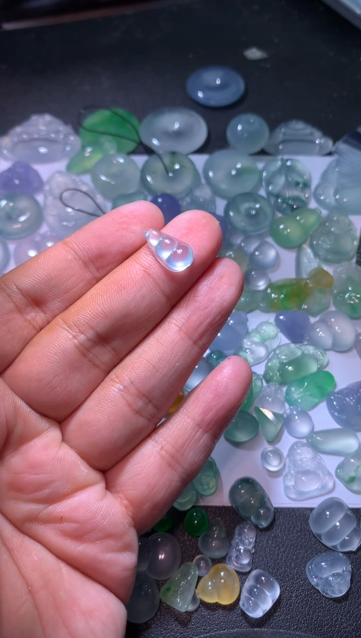 【闪购商品】翡翠颈饰未镶嵌豆子