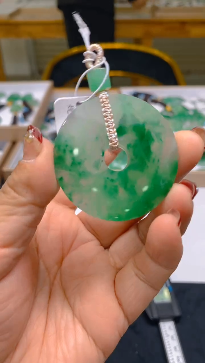 【闪购商品】石英质玉颈饰未镶嵌冰美人非洲翠
