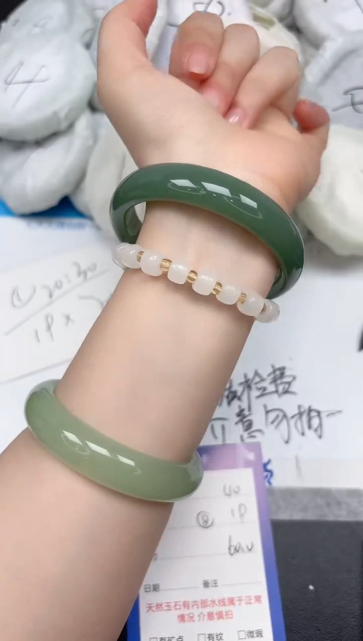 未镶嵌手镯石英质玉40-60