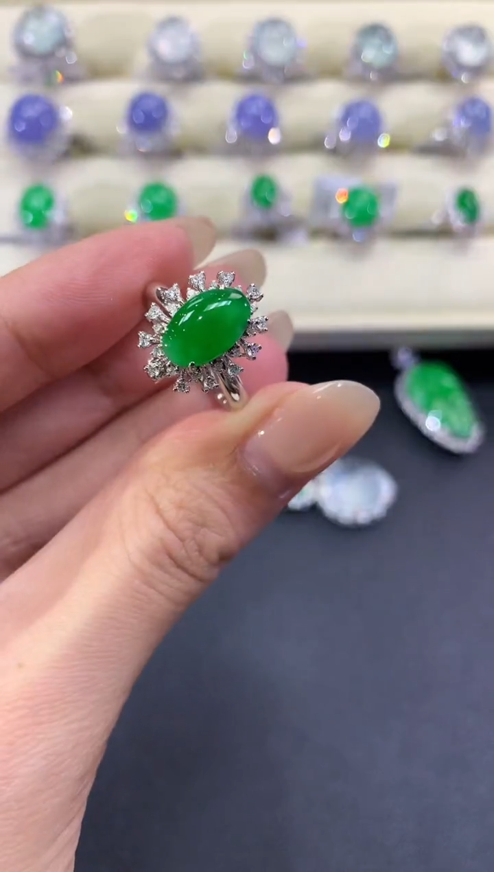 【闪购商品】翡翠戒指18K金镶嵌a185        