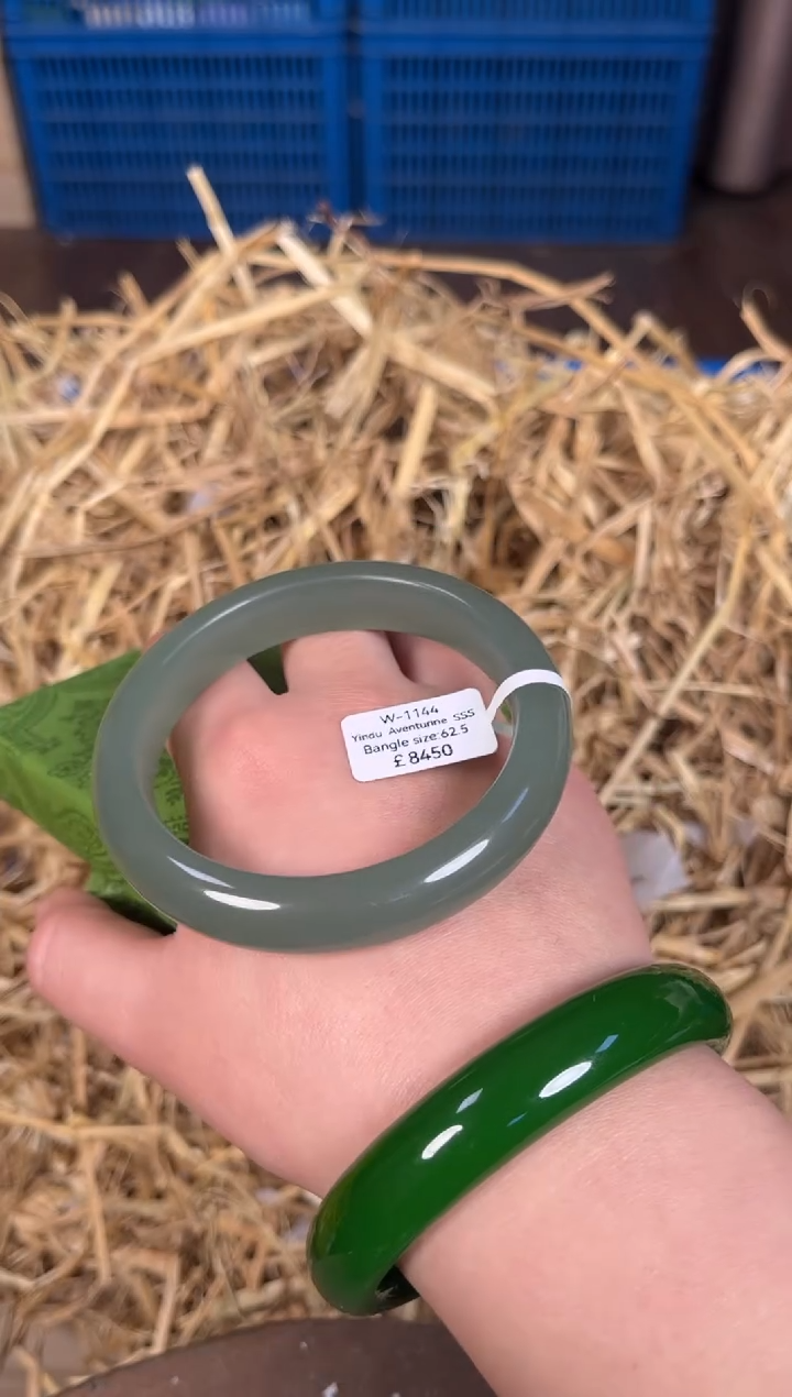 未镶嵌手镯石英质玉W1144