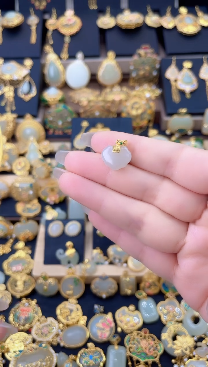 颈饰银S925镀金镶嵌和田玉福字小如意锁吊坠