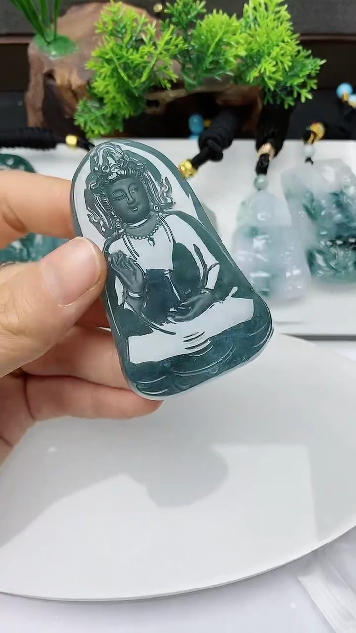 【闪购商品】翡翠颈饰未镶嵌        