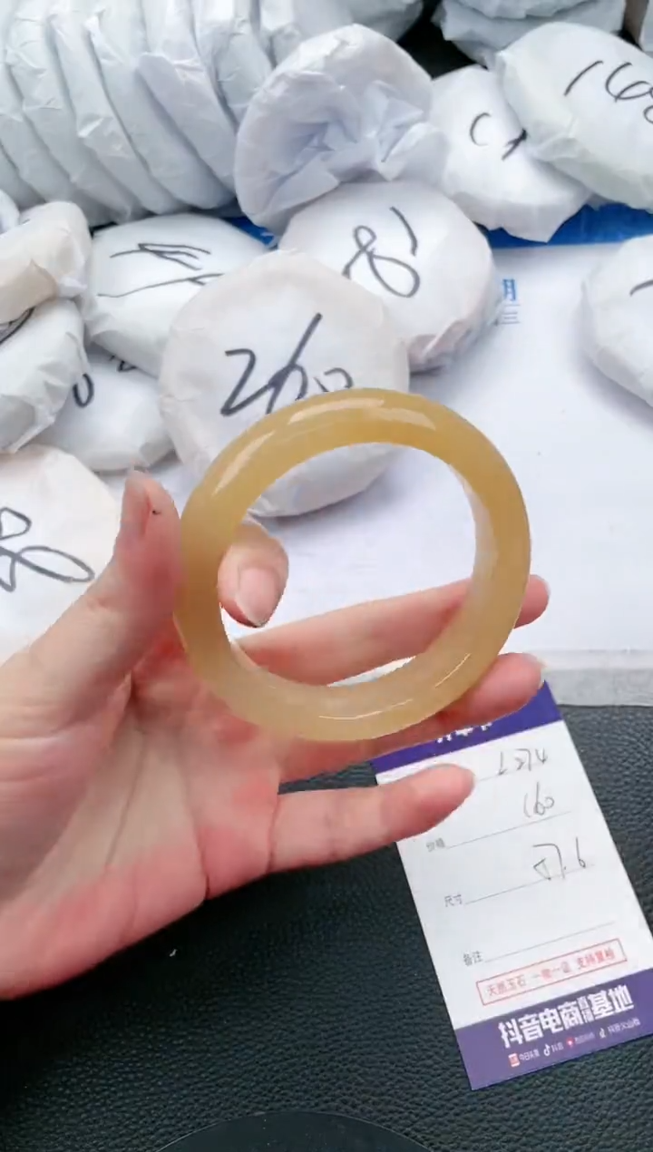 【闪购商品】石英质玉手镯未镶嵌L274