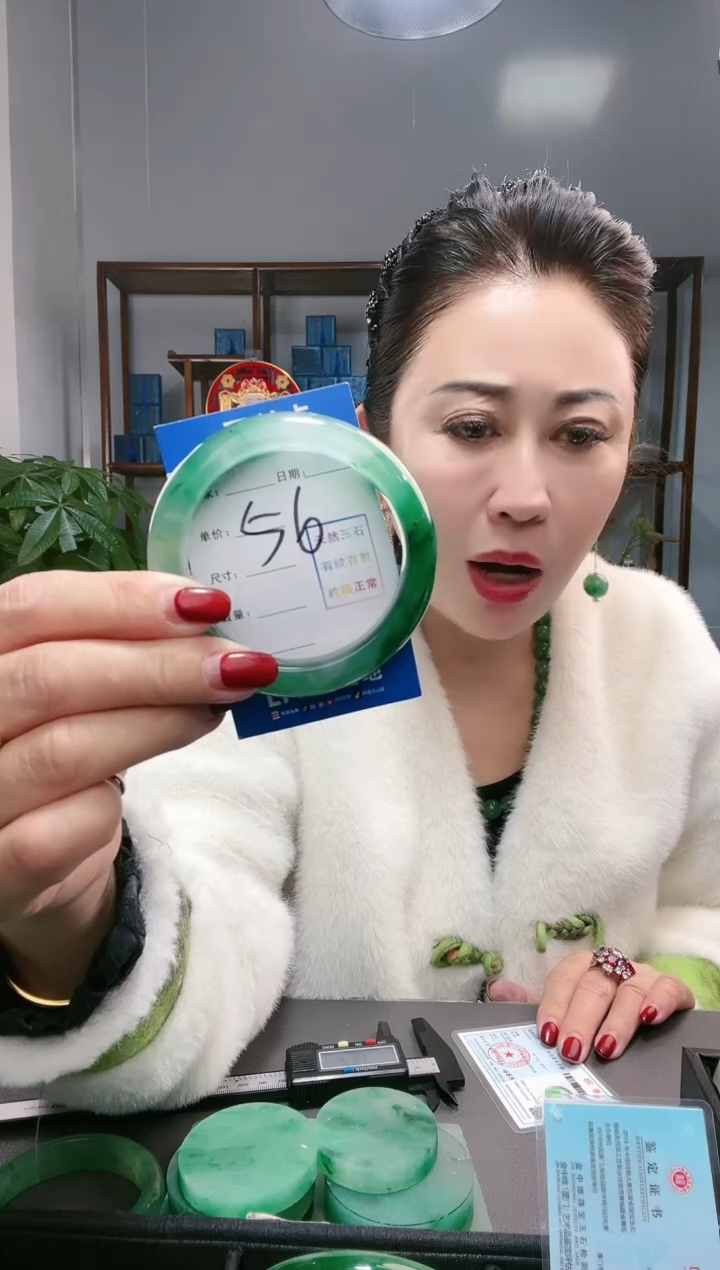 【闪购商品】石英质玉手镯未镶嵌非洲翠