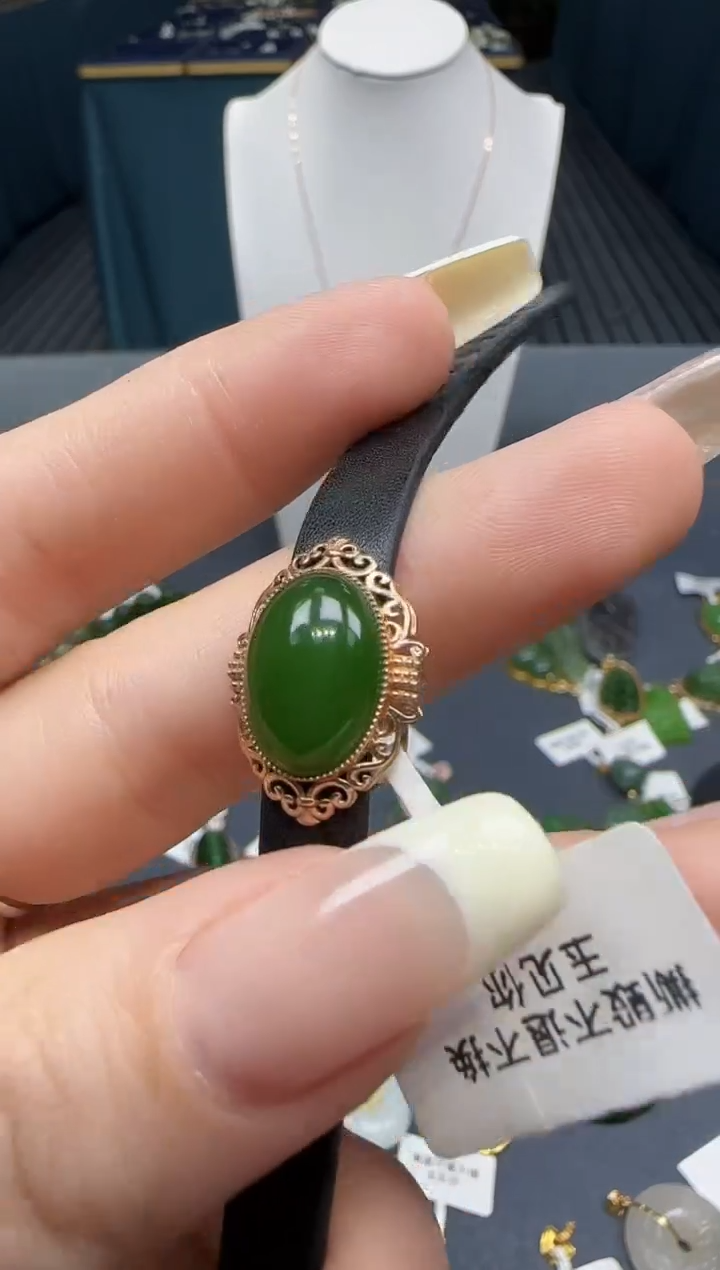 【闪购商品】和田玉挂件18K金镶嵌1